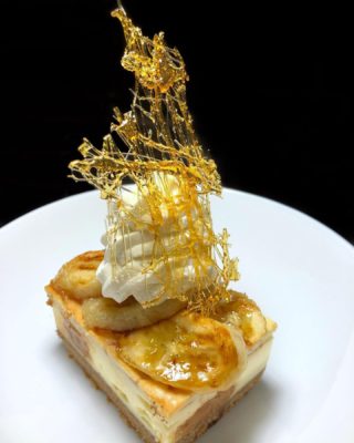 when banoffee pie is feeling fancy. Gooey dulce-infused cheesecake base, topped with caramelized bananas, cream, + caramel lace ?